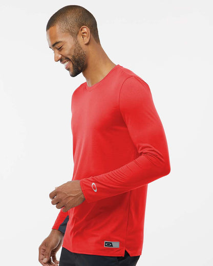 Oakley Men's Team Issue Hydrolix Long Sleeve T-Shirt FOA402992 #colormdl_Team Red